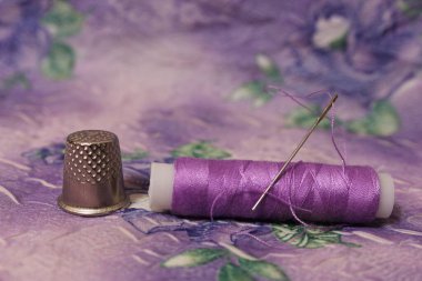 Vintage İpek Kumaşında Şırınga ve Mor İplikle Yüksük