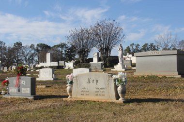 Tyler TX - 4 Ocak 2024: Tyler Texas 'taki Rose Hill Mezarlığındaki Tarihi Mezar Taşları