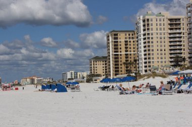 Clearwater Beach FL - 3 Kasım 2024 Sunny Day Clearwater Florida 'da Plaj Sahnesi