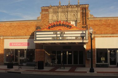 Marshall TX - 8 Ocak 2025: Marshall 'ın Merkezindeki Tarihi Binalar