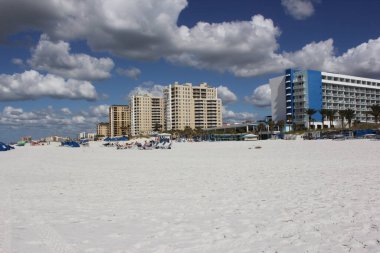 Clearwater Beach FL - 3 Kasım 2024 Sunny Day Clearwater Florida 'da Plaj Sahnesi