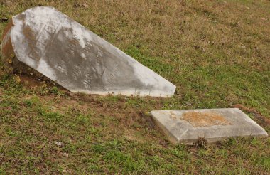 Bullard TX - 9 Mart 2025: Bullard Teksas 'ta bulunan Yeni Umut Mezarlığındaki Tarihi Mezar Taşları