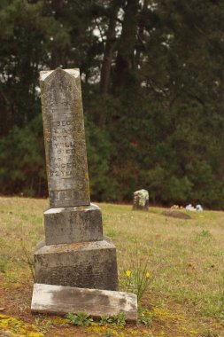 Bullard TX - 9 Mart 2025: Bullard Teksas 'ta bulunan Yeni Umut Mezarlığındaki Tarihi Mezar Taşları