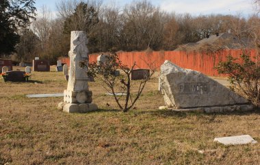 Bullard TX - 16 Ocak 2025: Bullard Teksas 'taki Şehir Mezarlığındaki Tarihi Mezar Taşları