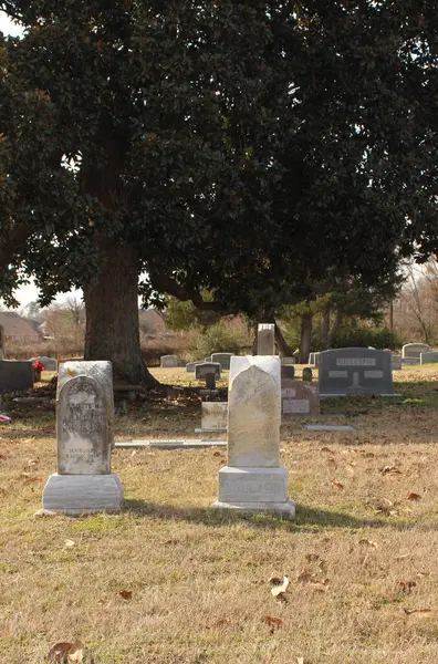 Bullard TX - 16 Ocak 2025 Bullard Teksas 'taki Şehir Mezarlığındaki Kasaba Kurucularının Tarihi Mezar Taşı