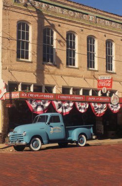 Jefferson TX - 8 Ocak 2025: Jefferson General Store Jefferson, Teksas şehir merkezinde yer almaktadır.