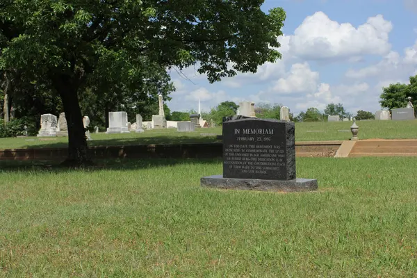 Tyler TX - 22 Nisan 2025: Tyler Texas 'taki Tarihi Oakwood Mezarlığı