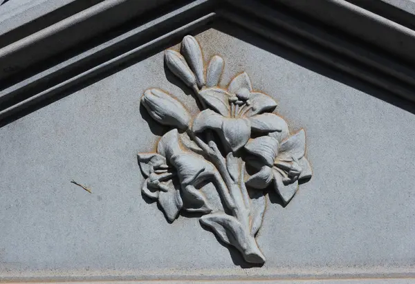 Tyler Teksas 'ta Çinkodan Yapılan Tarihi Mezar Taşlarının Detayları