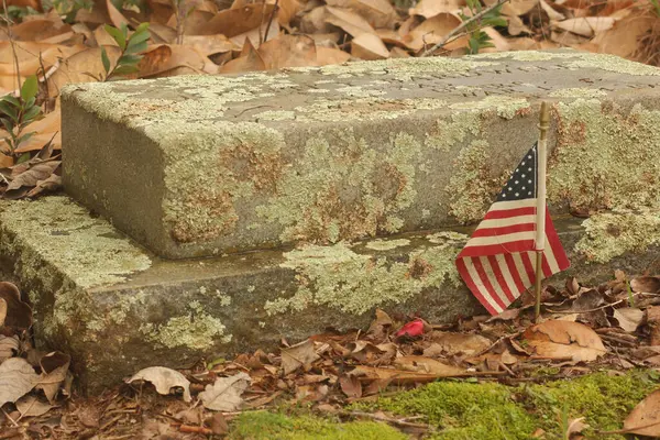 Larissa Mezarlığındaki Tarihi Mezar Taşları, Doğu Teksas