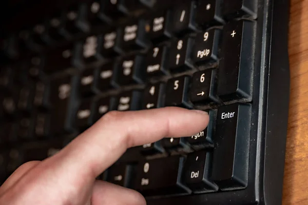 Close Photo Person Finger Hitting Enter Key Keyboard — Stock Photo, Image