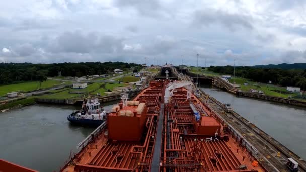 巴拿马城 Panama City 2022年7月 一艘大船在船上通过巴拿马运河视频 船舶上的时间间隔视频 — 图库视频影像