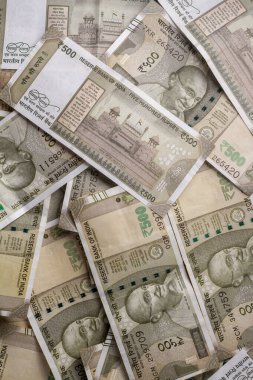 Hint 500 rupi 'sinin yakın plan çekimi bir yığın Hint parasının dokusu.