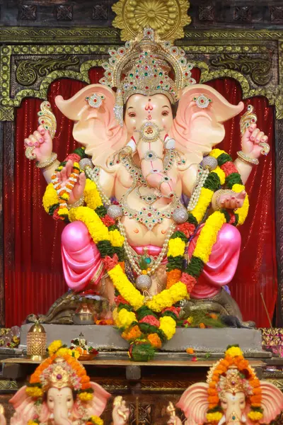 Lord Ganapati Idol 'un fotoğrafı, Mutlu Ganesh Chaturthi.
