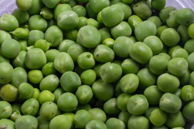 Taze yeşil üst görünüm bezelye arka planı