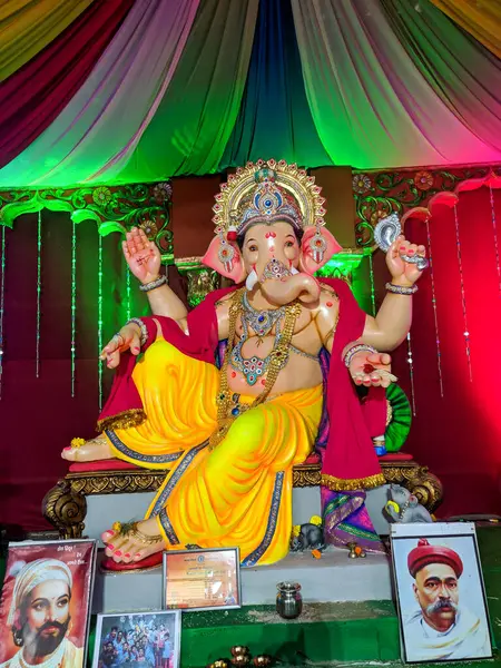 Lord Ganapati Idol 'un fotoğrafı, Mutlu Ganesh Chaturthi.