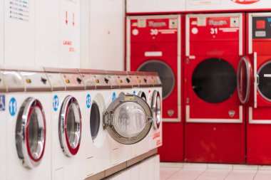 Paris 'in göbeğinde çamaşır yıkamak için. Yüksek kalite fotoğraf