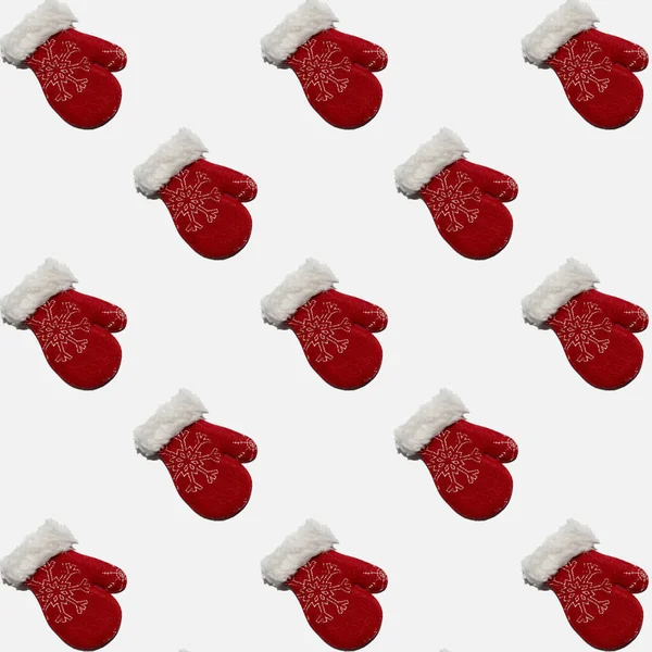 Mitaines Rouges Avec Motif Noël Isolé Motif Sur Fond Blanc — Photo