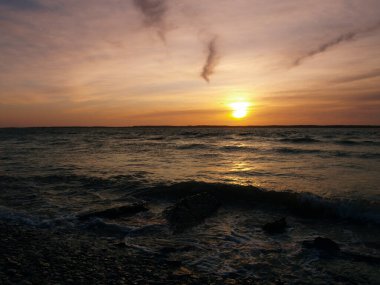 Baltık Denizi Sahili 'nde gün batımı. Yüksek kalite fotoğraf