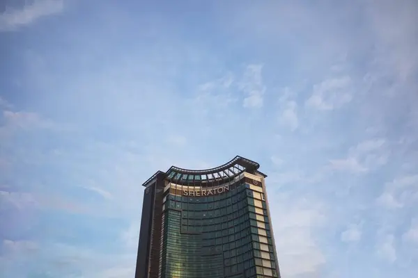 沙捞越库庆喜来登酒店的低角度景观 — 图库照片