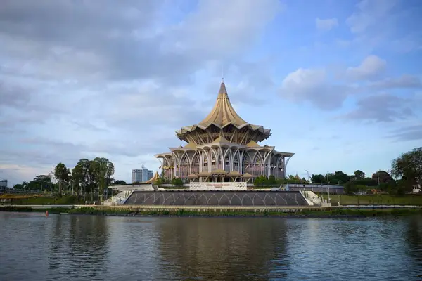 Sarawak Eyaleti Yasama Meclisi 'nin (Dewan Undangan Negeri) Kuching, Sarawak' taki görüntüsü
