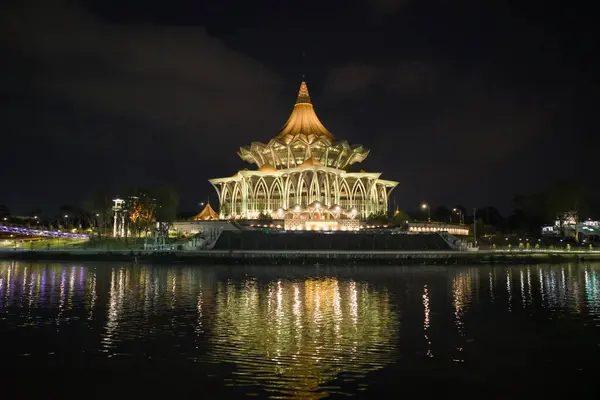 Geceleri Sarawak Eyaleti Yasama Meclisi (Dewan Undangan Negeri) Kuching, Sarawak