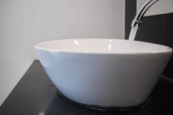 White Ceramic Washbasin Chrome Plated Faucet Prevent Rust Elegant Materials — Stock Photo, Image