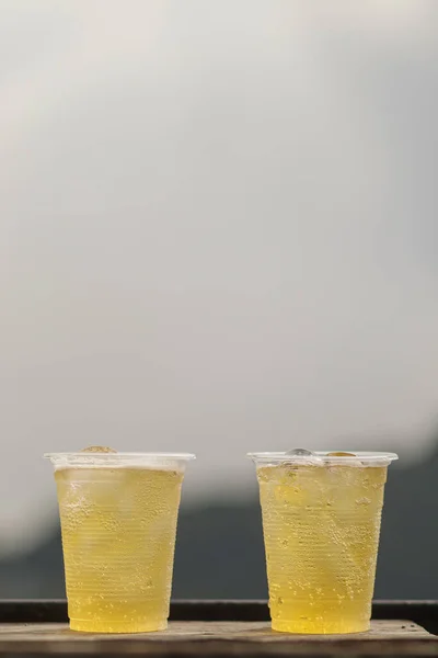 Clear plastic glasses are popular for holding alcoholic beverages or beer because they are easy to store when hosting parties and large crowds, and plastic glasses are also easy to recycle.