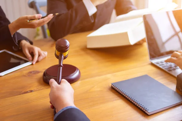 Team Lawyers Having Legal Discussion Holding Judges Mallet Hands Knock — Stock Photo, Image