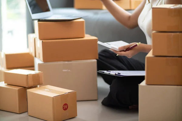 Woman Checking Package Goods Customer Online Order Alone Her Home — Stock Photo, Image