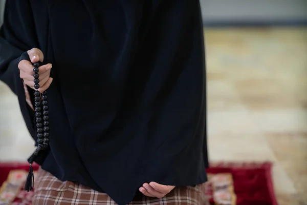 Mulheres Muçulmanas Hijab Estão Orando Para Mostrar Respeito Graças Allah — Fotografia de Stock