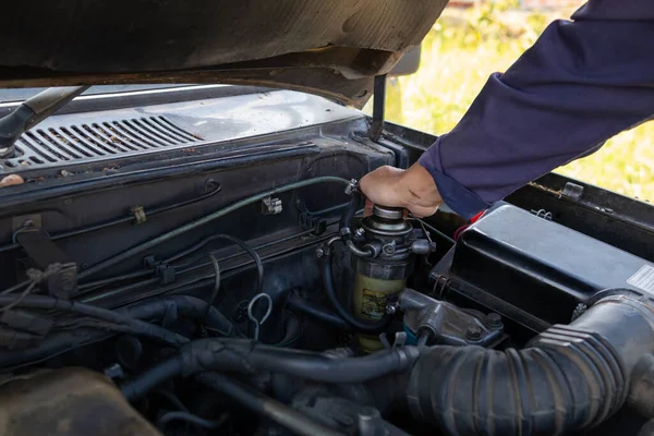 Car Mechanic Checking Condition Engine Make Ready Use Mechanic Still — Stock Photo, Image