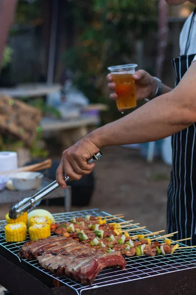 Fleisch Und Spieße Zutaten Für Barbecue Party Sind Auf Dem — Stockfoto