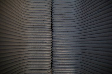 CNC 'nin büyük yazıcıları ve büyük CNC yazıcıları tarafından oluşturulan beton duvarlar inşaat endüstrisini geliştirmek için üretildi ve CNC duvar inşaatı daha hızlı ve daha güçlü hale geldi..