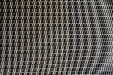 Bölümler güzel bir şekilde birleştirilmiş bambudan yapılır ve kahverengi renk göze hoş gelir çünkü bambu ve bambu bölümlerinin doğal bir rengidir ve tatil beldelerinde de çok popülerdir..