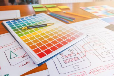 Pürüzsüz Odak, bir grup web tasarımcısı UI UX UX Front Designer Preview ile mobil yanıt veren web sitesi geliştirmek için birlikte çalışıyorlar. UI UX ile mobil uygulamalar biçiminde web sitesi tasarımcıları
