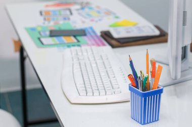 Pürüzsüz Odak, bir grup web tasarımcısı UI UX UX Front Designer Preview ile mobil yanıt veren web sitesi geliştirmek için birlikte çalışıyorlar. UI UX ile mobil uygulamalar biçiminde web sitesi tasarımcıları