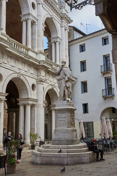 Passeggiata Turistica Nei Pressi Della Statua Andrea Palladio Piazza Dei — Foto Stock