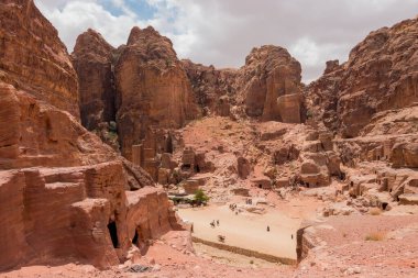 Petra, çöldeki antik şehir.