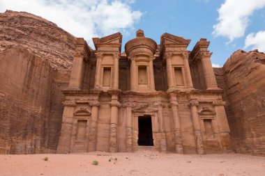 Petra, çöldeki antik şehir.