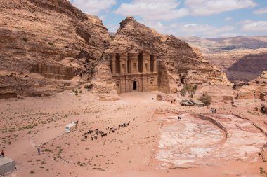 Petra, çöldeki antik şehir.