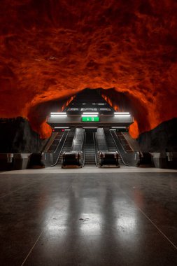 Stockholm metro istasyonunun içi.