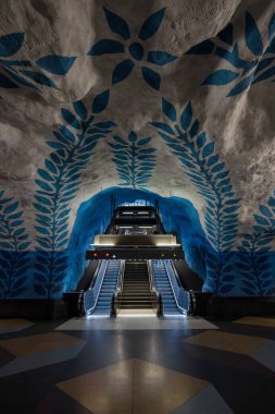 Stockholm metro istasyonunun içi.