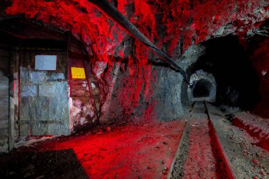 İçerideki tünel mayını terk etti.