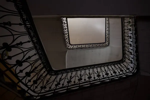 Las Escaleras Caracol Metálicas Decoradas — Foto de Stock