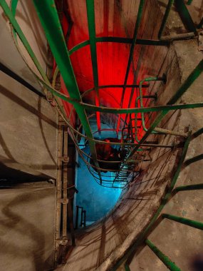 Terk edilmiş metro tünelleri ve metro sistemi