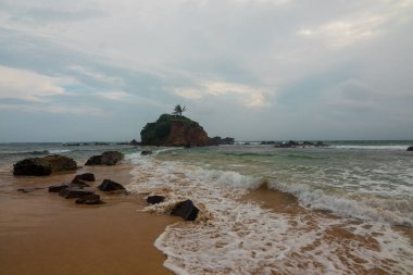 Sri Lanka adasındaki sahil ve okyanus