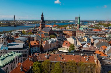 Riga, Letonya 'daki St. Peter kilisesinin manzarası.