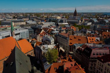 Riga, Letonya 'daki St. Peter kilisesinin manzarası.