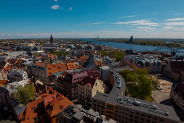 Riga, Letonya 'daki St. Peter kilisesinin manzarası.