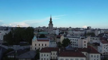 İHA 'nın Tuna Nehri üzerindeki manzarası ve Sırbistan' ın Belgrad kentindeki şehir merkezi